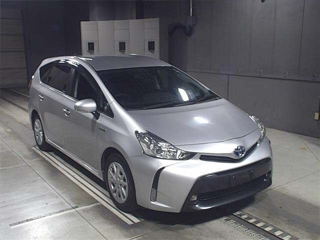 5284 Toyota Prius alpha ZVW41W 2017 г. (JU Gifu)